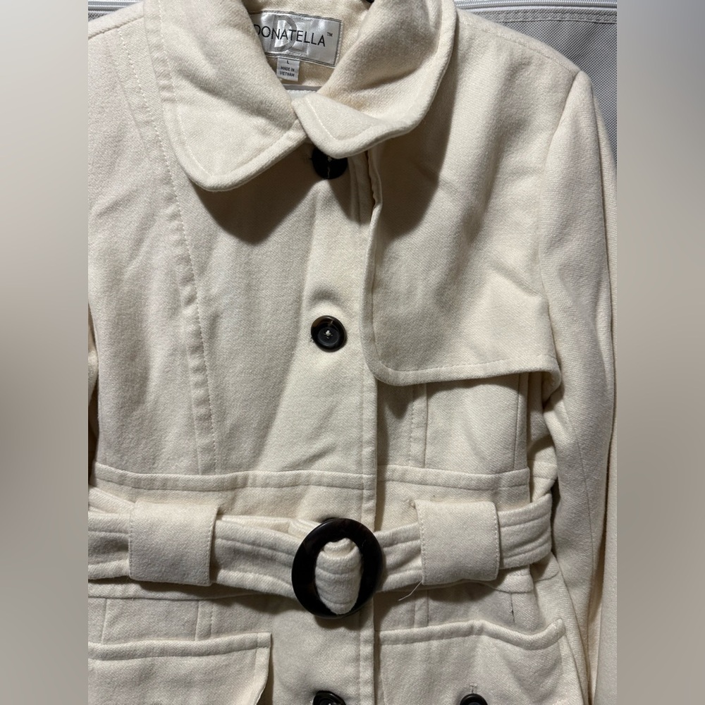 Donatella Cream Coat Size L - Small Snag - Picture 2 of 12